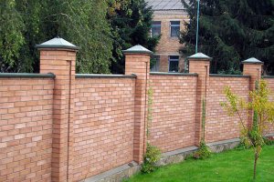 Каким должен быть забор для частного дома?