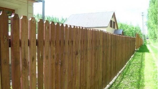 Деревянная ограда. Какую форму выбрать?